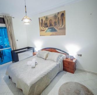 Tangier Apartment | Grote gezinnen 185m2 met privéparking en Zeezicht!