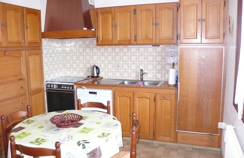 Excenevex Cabin | GROUND-FLOOR APARTMENT IN HOUSE NEAR SANDY BEACH