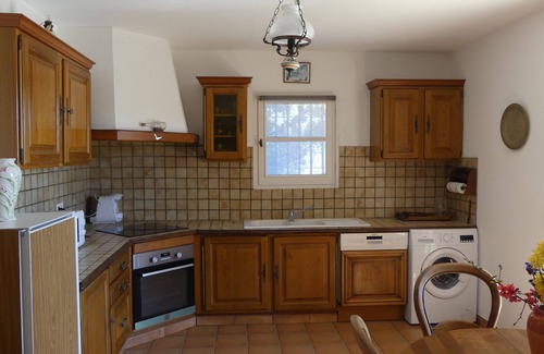 Piolenc Apartment | Ground floor apartment 50m2 with terrace in intimate shady park, swimming pool 12x4 m