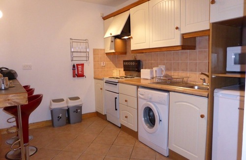 Callan Apartment | Ground Floor Apartment in Heart of Historic Town stone's throw to all amenities