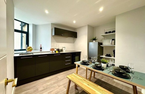 Westbourne Apartment | Ground Floor - Near the Beach - 3 Bedroom - New -