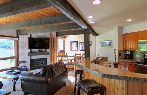 Steamboat Springs Condo | ⭐️ Ground Floor No Stairs ⎮ Walk to Ski ⎮ Mountain Village ⎮ Private Deck