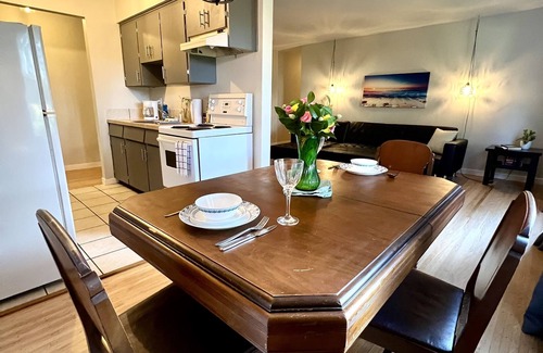 Port Alice Apartment | Ground Level 2 Bed 1 Bath Apartment with AC- Peak a boo Ocean views