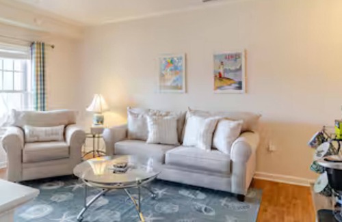 Villages of Five Points Condo | Ground Level Condo Bright Clean Pool Tennis Parking