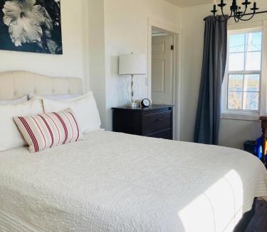 D'Escousse Hotel | Groundswell Pub & Inn