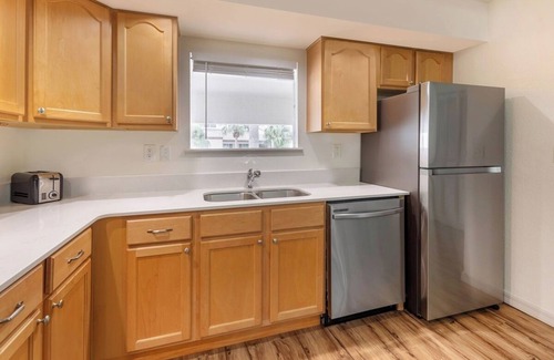 Florida Central Atlantic Coast Resort | Group Vacation for Large Groups! 2 Great Units! Close to SeaWorld Orlando