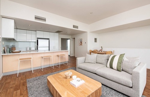 Aspendale Apartment | Groves Sunset Views in Aspendale