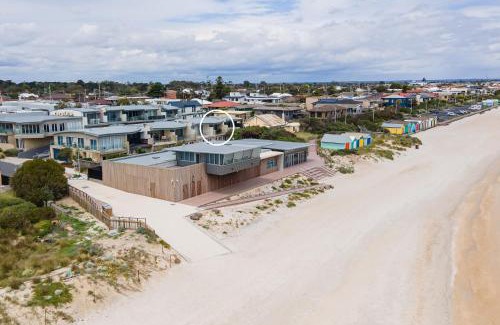 Aspendale Apartment | Groves Sunset Views in Aspendale