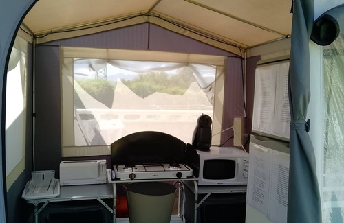 Gaianes House | guest caravan with pool