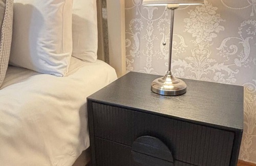 Malahide House | Guest House beside Malahide Castle! Cozy en-suite double room. 15 mins from Dublin Airport