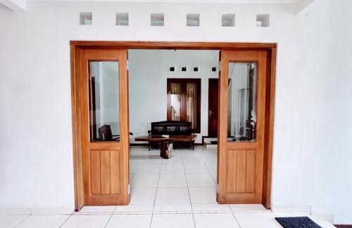 Pacitan House | Guest House Kraton Mas
