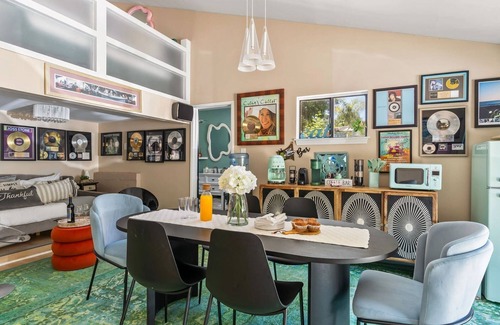 Calabasas House | Guest House Malibu Retreat w/SALT pool Jacuzzi