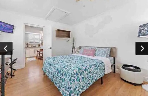 Palm Beach Gardens House | Guest House "B": Private Own Entrance! Best Location, Golf, Beaches, Shopping!