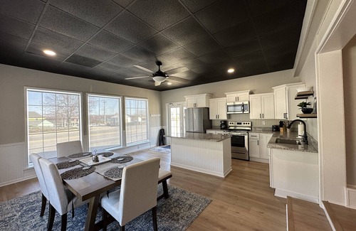 Hannibal Cottage | Guest House with a River View, located downtown Hannibal, MO—- No Cleaning Fee