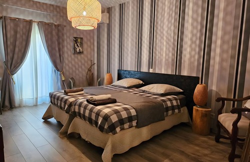 Bernis Bed & Breakfast | Guest Room 'Family Suite Guy De Maupassant' with Shared Terrace, Wi-Fi and Air Conditioning