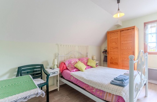 Lescar Bed & Breakfast | Guest Room Le Pesquit - with Shared Terrace, Communal Garden and Air Conditioning