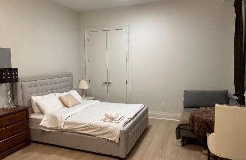 Richmond City Centre Bed & Breakfast | Guest suite in Richmond(Rose Garden Vacation)