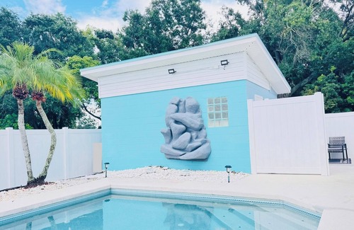 Egypt Lake-Leto House | Guesthouse Hideaway in Tampa–Close to everything-Perfect for Short Stays