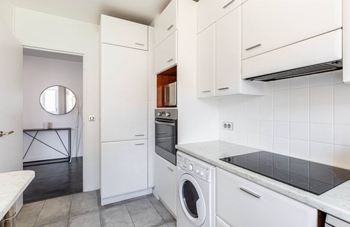 Porte d'Asnieres Apartment | GuestReady - Elegant stay with private balcony