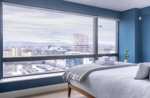 Grand Canal Dock Apartment | GuestReady - Enchanting views from Millenium Tower