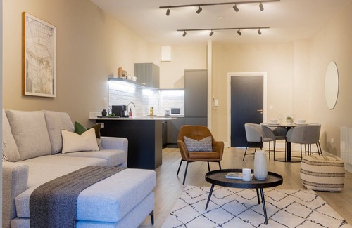 Blackrock Apartment | GuestReady - Luxurious living with sea views