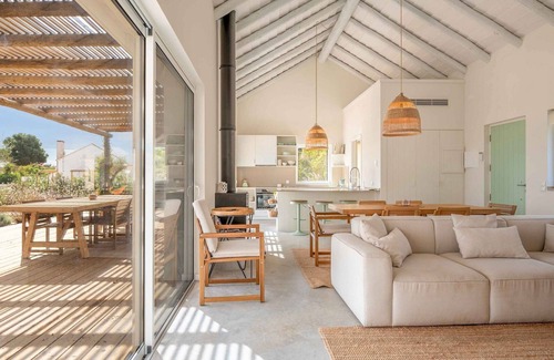 Carvalhal Apartment | GuestReady - Seaside heaven with pool