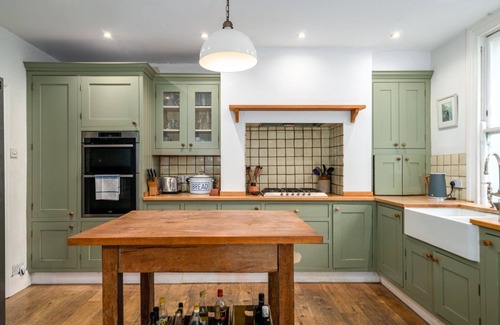 Mildmay Apartment | GuestReady - Stylish Victorian Home, w/Garden