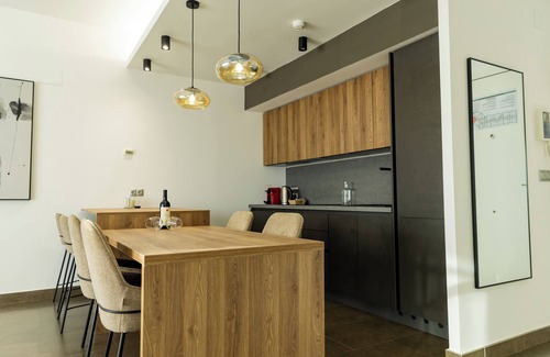 Altozano-Conde Lumiares Apartment | Guillman Suites