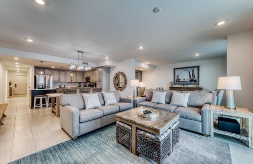 Fort Walton Beach Condo | Gulf-front condo with pools and seasonal beach service in a gated community