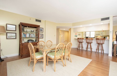 Beachview Country Club Estates Condo | Gulf View, Two Bedroom Unit with Den - Sundial R203