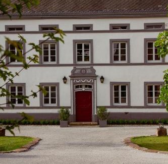 Feilsdorf House | Gutshaus De La Fontaine