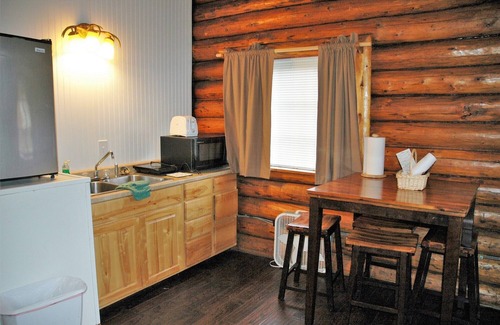 Cooper Landing Cabin | Gwin's Lodge Aspen Cabin #10