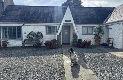 Llangaffo House | Gwyllt Cottages