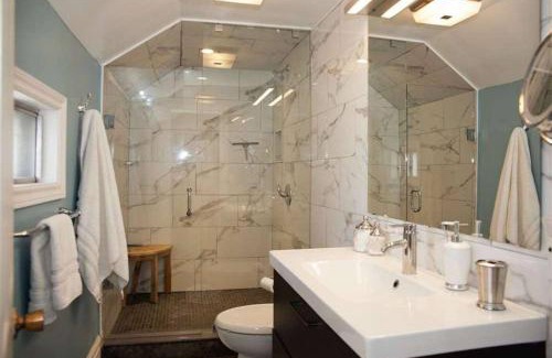 Wellington House | Gwyn Haven - Spacious Charming Century Home in Wellington