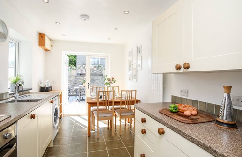 Llanystumdwy Cottage | GYDA'R LLIF, pet friendly, character holiday cottage in Criccieth