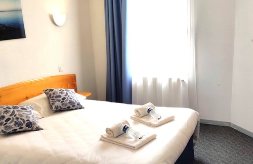 Saint-Philbert-de-Grand-Lieu Hotel | Hôtel La Bosselle