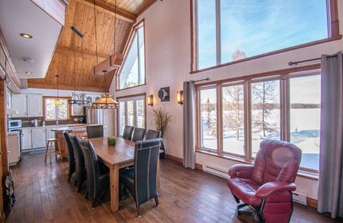 Saint Hilarion Ski Chalet | Hôtel à la maison - Le Marijé, lac et nature!