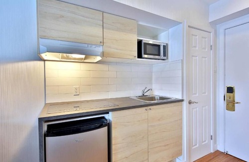 Saint-Leonard Hotel | Hôtel Newstar Montréal