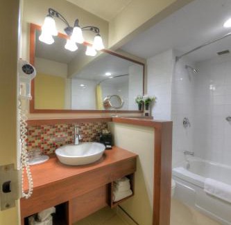 Riviere-du-Loup Regional County Municipality Hotel | Hôtel Universel, Centre de congrès Rivière-du-Loup