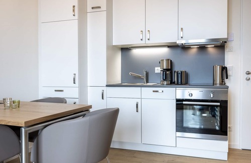 Wismar Apartment | Hübsches Apartment mit Balkon, Hafenblick und Saunanutzung in Erstklassiger Lage