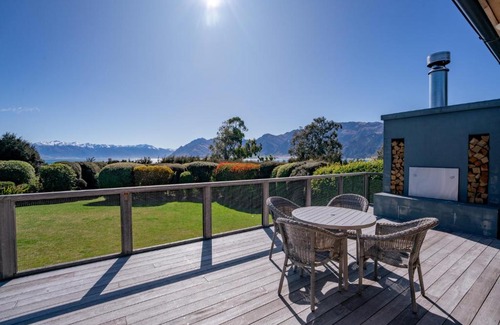 Lake Hawea House | Hāwea Lakehouse - Lake Hāwea Holiday Home