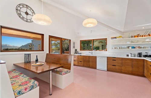 Lake Hawea House | Hāwea Lakehouse - Lake Hāwea Holiday Home