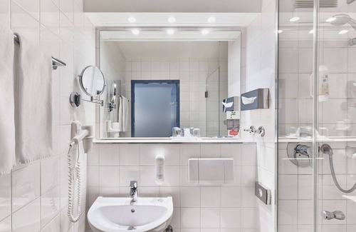 Diedenbergen Hotel | H+ Hotel Frankfurt Airport West