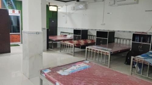 Dhanbad Hotel | H M hotel and restaurant