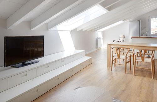 Hondarribia Historic Center Apartment | H SUITE4A by Smiling Rentals