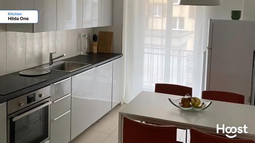 District 4 Apartment | H1 with 4,5 Room, Bathroom, Kitchen, Central, quiet & modern with office