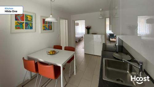 District 4 Apartment | H1 with 4,5 Room, Bathroom, Kitchen, Central, quiet & modern with office