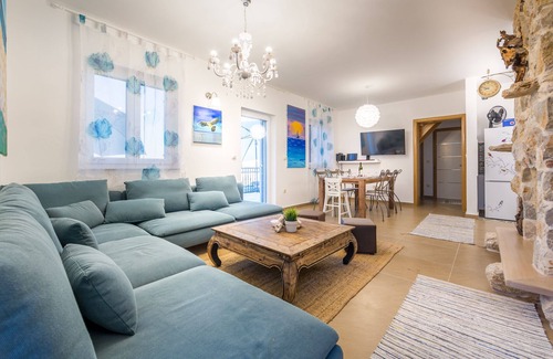 Miholascica Villa | Hacienda Babina, Island Cres, Lounge, Whirpool, Pool.Seaview