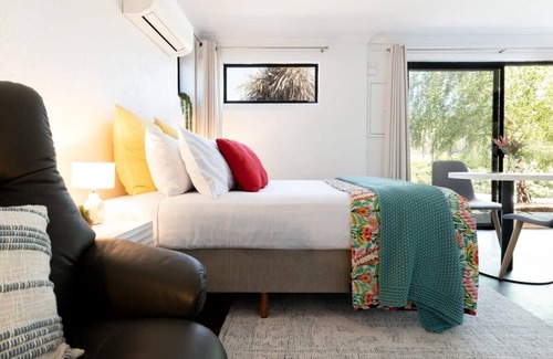 Hadspen Apartment | Hadspen Riverview Retreat: Blue Gum Studio