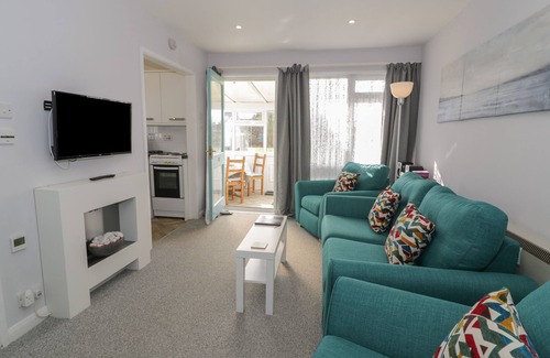 Fairbourne House | HAFOD-Y-GORS, pet friendly, with a garden in Fairbourne